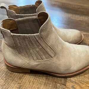 Sofft Women's Ankle Boots in Tan Suede